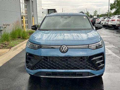 Certified 2025 Volkswagen Tiguan SE R-Line AWD/4WD image 2