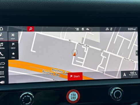 Certified 2022 Porsche Macan image 23