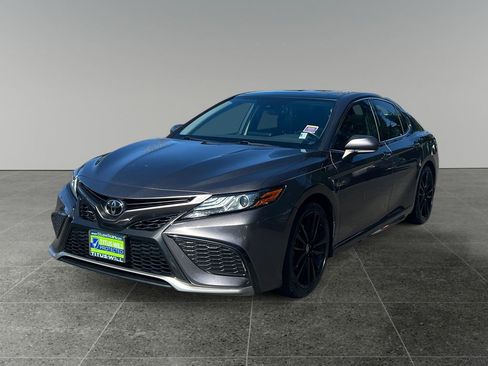 Used 2021 Toyota Camry XSE image 3