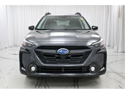 Used 2023 Subaru Outback Premium image 3