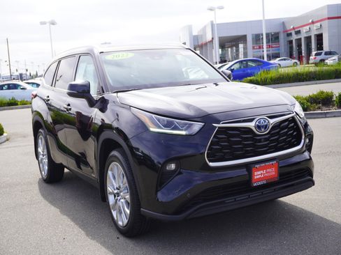 Used 2022 Toyota Highlander Limited image 1