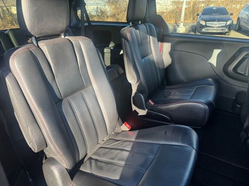 Used 2014 Dodge Grand Caravan R/T image 23