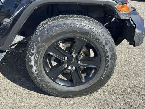 Used 2021 Jeep Wrangler Unlimited Sahara image 10