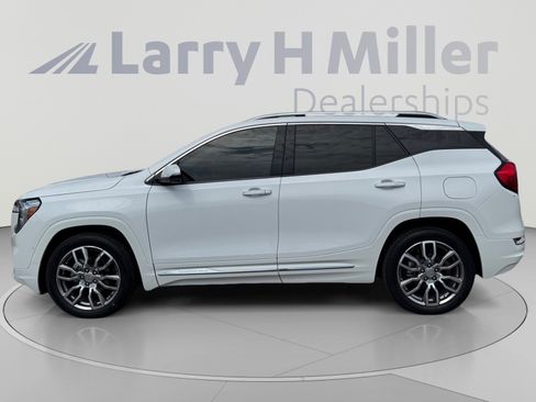 Used 2024 GMC Terrain Denali w/ Denali Premium Package AWD/4WD image 2