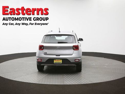 Used 2023 Hyundai Venue SEL image 38