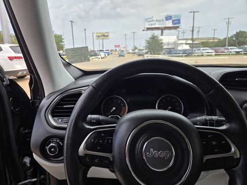 Used 2022 Jeep Renegade Latitude w/ Convenience Group image 11