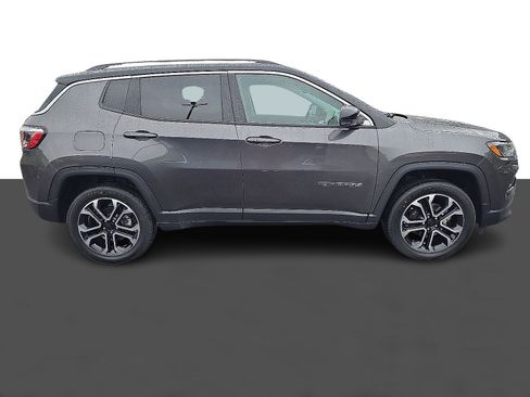 Used 2022 Jeep Compass Limited image 3