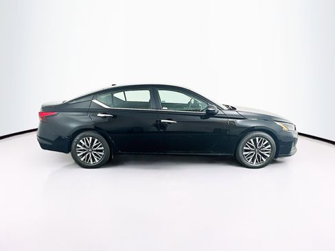 Used 2025 Nissan Altima 2.5 SV FWD image 10