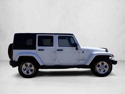 Used 2015 Jeep Wrangler Unlimited Sahara w/ Connectivity Group AWD/4WD image 5