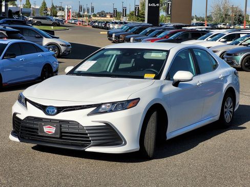 Used 2022 Toyota Camry LE w/ Cold Weather Package FWD image 16
