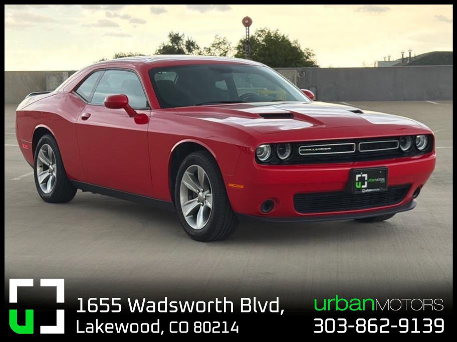 Used 2016 Dodge Challenger SXT RWD image 1