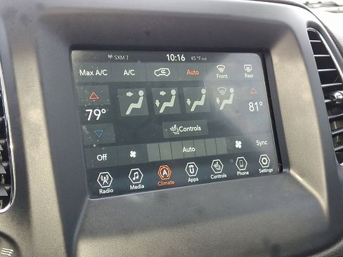 Used 2020 Jeep Compass Latitude image 18