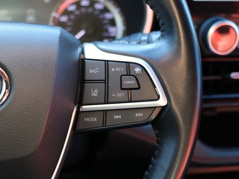 Used 2023 Toyota Highlander XSE image 20