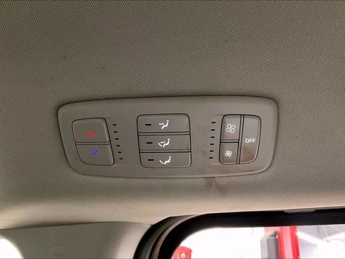 Used 2022 Kia Carnival LX w/ Paint Protection Package FWD image 38