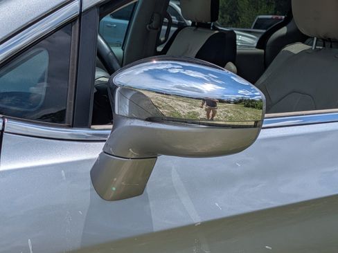 Used 2019 Chrysler Pacifica Limited FWD image 9