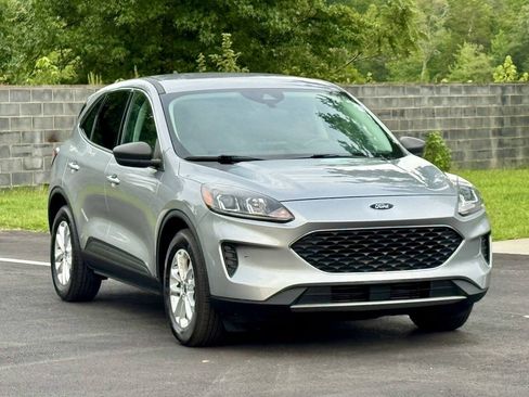 Used 2022 Ford Escape SE FWD image 2