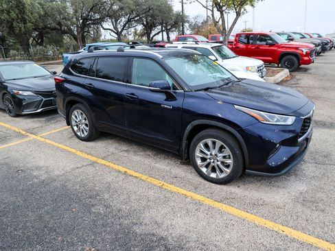 Used 2020 Toyota Highlander Limited image 7