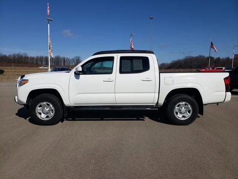 Used 2023 Toyota Tacoma SR image 9