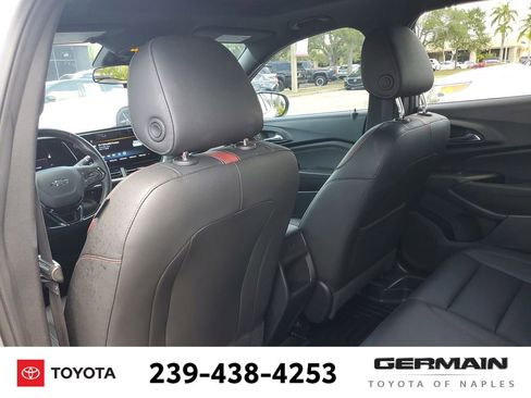 Used 2024 Chevrolet Trax RS w/ Sunroof Package FWD image 23
