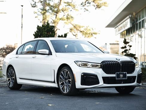 Used 2022 BMW 750i xDrive w/ Luxury Rear Seating Package image 1