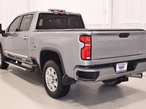 Used 2024 Chevrolet Silverado 3500 High Country w/ High Country Premium Package AWD/4WD image 8
