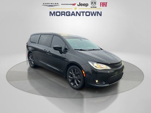 Used 2020 Chrysler Pacifica Touring w/ S Appearance Package image 3