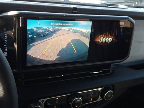 Used 2024 Jeep Wrangler Unlimited image 27