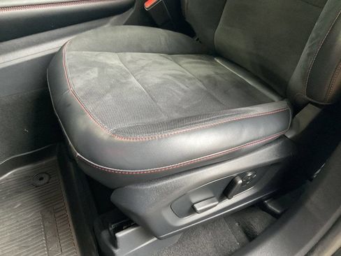 Used 2025 Ford Explorer ST AWD/4WD image 30