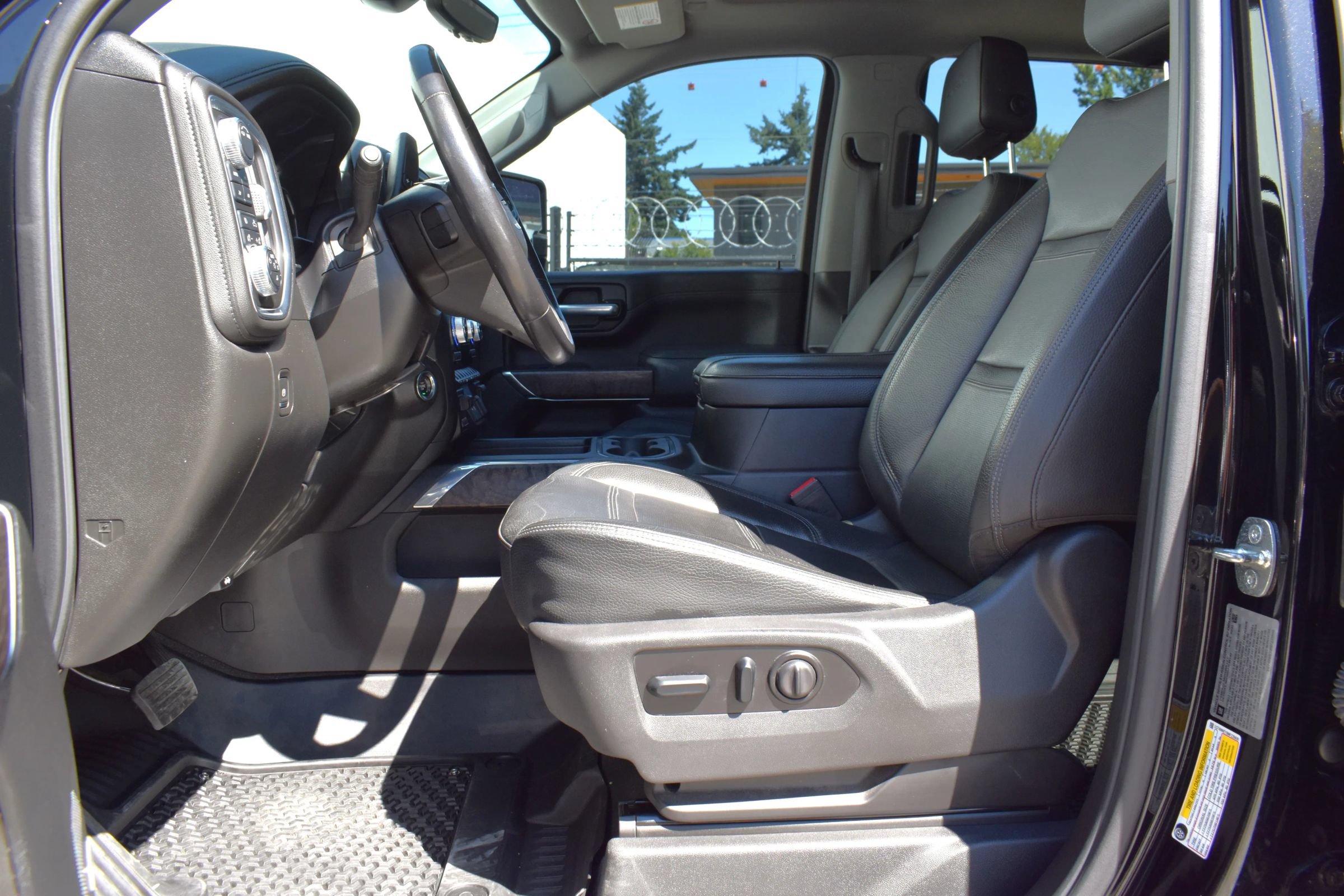 Used 2021 GMC Sierra 3500 Denali w/ Denali Black Diamond Edition AWD/4WD image 12
