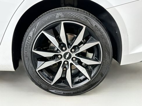 Used 2018 Chevrolet Malibu LT image 11