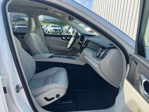 Certified 2023 Volvo XC60 T8 Plus w/ Climate Package AWD/4WD image 28