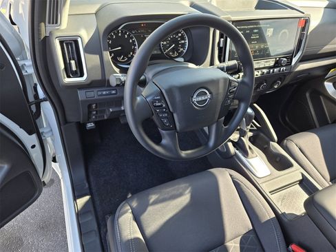 Used 2025 Nissan Frontier SV image 24