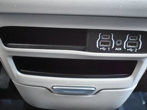 Used 2024 Chrysler Pacifica Touring-L FWD image 24