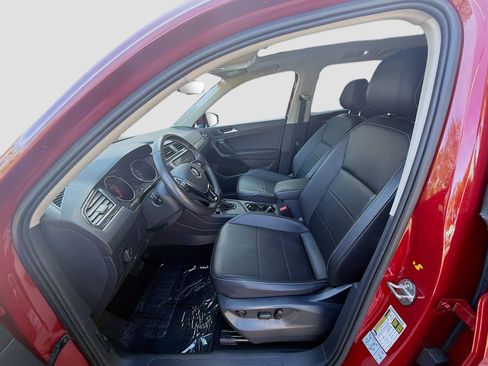 Used 2021 Volkswagen Tiguan SE image 18