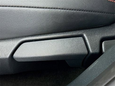 Certified 2025 Nissan Kicks SR image 12