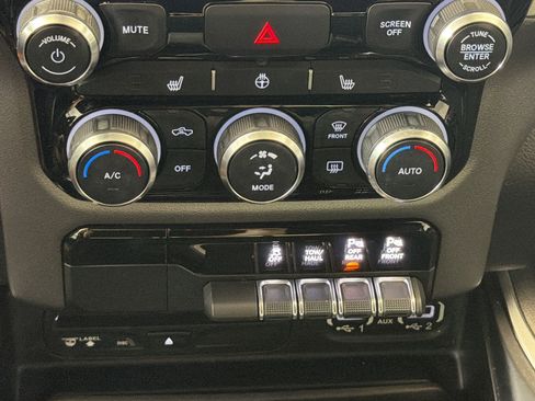 Used 2019 RAM 1500 Big Horn image 16