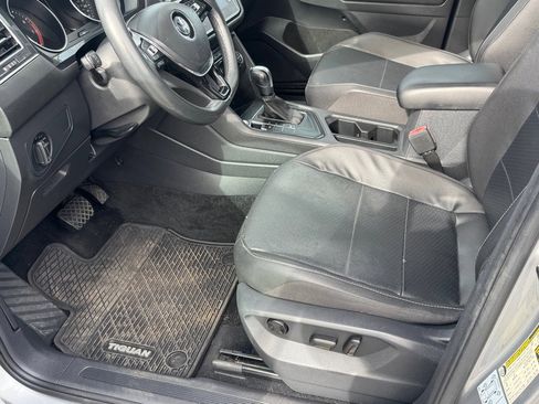 Used 2020 Volkswagen Tiguan SE w/ Panoramic Sunroof Package image 11