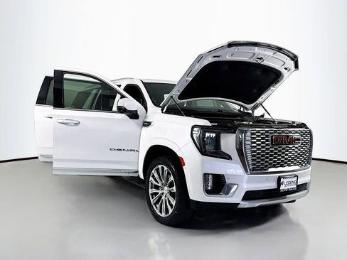Used 2021 GMC Yukon XL Denali w/ Denali Premium Package AWD/4WD image 29