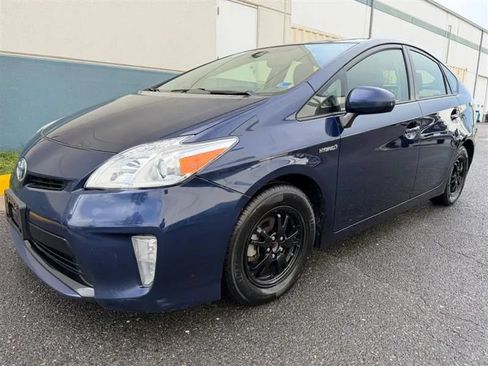 Used 2015 Toyota Prius Persona Series FWD image 2