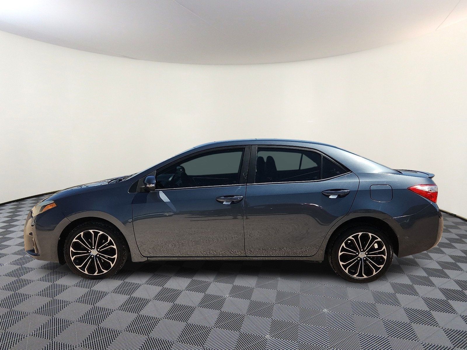 Used 2015 Toyota Corolla S w/ Driver Convenience Package FWD image 2