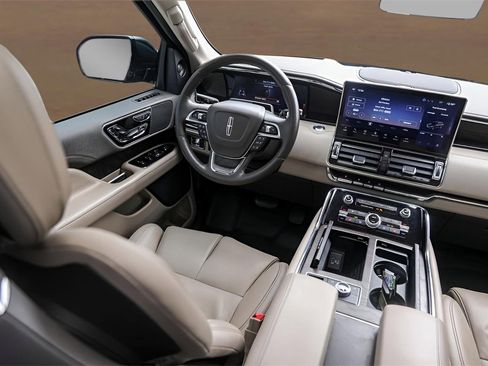 Used 2024 Lincoln Navigator Reserve image 28