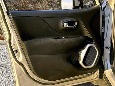 Used 2020 Jeep Renegade Latitude image 21