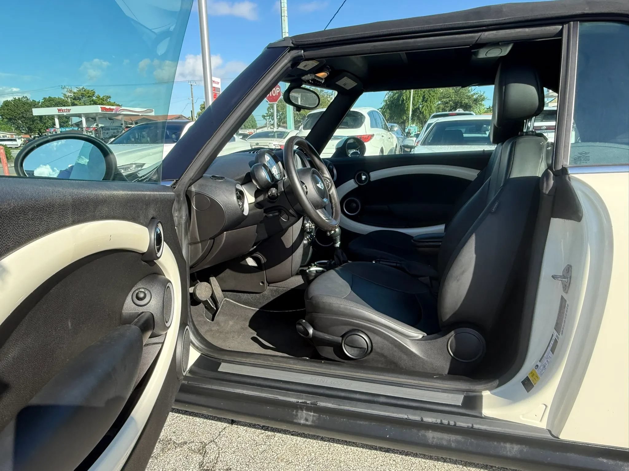 Used 2012 MINI Cooper Convertible FWD image 9