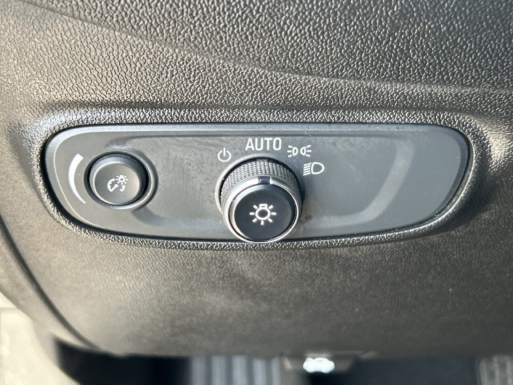 Used 2022 Chevrolet Equinox RS w/ RS Leather Package FWD image 26