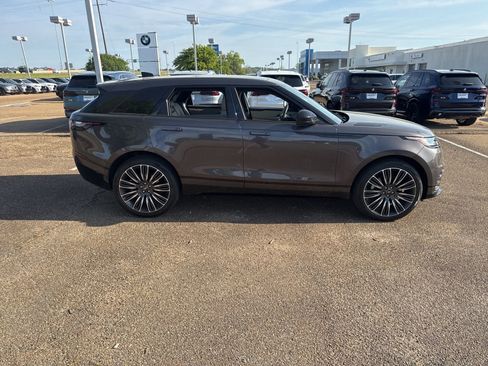 Used 2023 Land Rover Range Rover Velar R-Dynamic S image 4