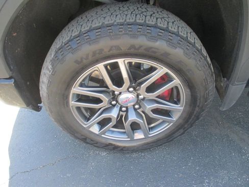 Used 2022 GMC Sierra 1500 AT4 w/ AT4 Premium Package image 16