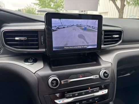 Used 2020 Ford Explorer XLT w/ Equipment Group 202A AWD/4WD image 18