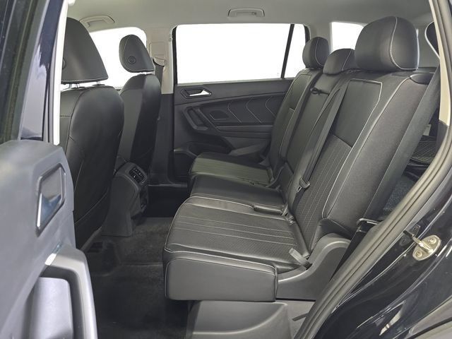 Used 2023 Volkswagen Tiguan SE FWD image 13