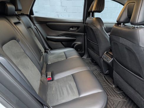 Used 2023 Nissan Ariya AWD image 9