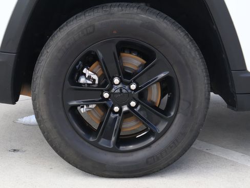 Used 2023 Jeep Grand Cherokee L Laredo w/ Trailer Tow Group (B) image 9